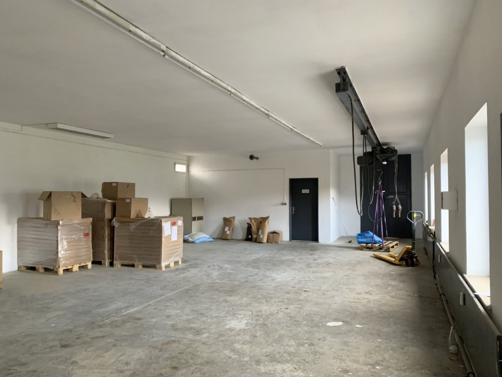 Vordere Halle - Ideal für Produktion & Lager: Renovierte Gewerbefläche mit Kranbahn nahe dem Hofer Freibad (ca. 188 m²)