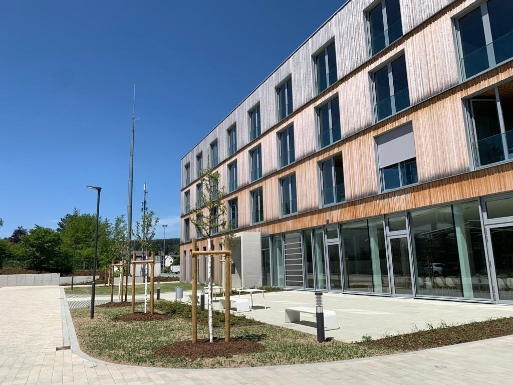 Titelbild - Topmodernes Arbeitsumfeld in repräsentativen Räumlichkeiten im Frankenwald/Naila – Büroräume ab ca. 36 m²