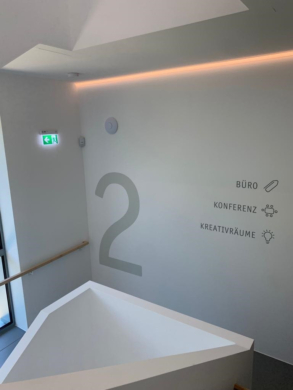 Treppenhaus - Topmodernes Arbeitsumfeld in repräsentativen Räumlichkeiten im Frankenwald/Naila – Büroräume ab ca. 36 m²
