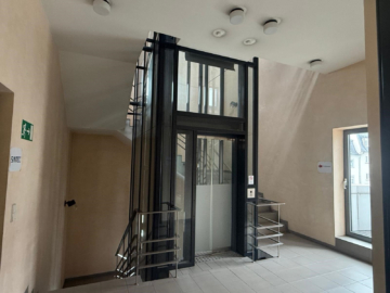 Bild - Bürofläche in zentraler Lage in Selb Gesamtfläche ca. 400 m² im 1. Obergeschoss – barrierefrei mit Aufzug – Tiefgarage – gute Erreichbarkeit