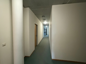 Bild - Bürofläche in zentraler Lage in Selb Gesamtfläche ca. 400 m² im 1. Obergeschoss – barrierefrei mit Aufzug – Tiefgarage – gute Erreichbarkeit