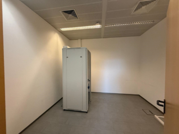 Bild - Bürofläche in zentraler Lage in Selb Gesamtfläche ca. 400 m² im 1. Obergeschoss – barrierefrei mit Aufzug – Tiefgarage – gute Erreichbarkeit