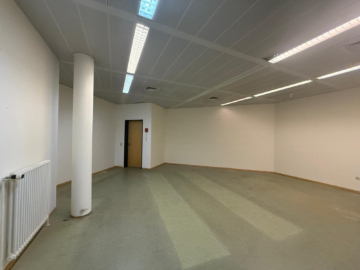 Bild - Bürofläche in zentraler Lage in Selb Gesamtfläche ca. 400 m² im 1. Obergeschoss – barrierefrei mit Aufzug – Tiefgarage – gute Erreichbarkeit