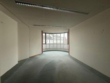 Bild - Bürofläche in zentraler Lage in Selb Gesamtfläche ca. 400 m² im 1. Obergeschoss – barrierefrei mit Aufzug – Tiefgarage – gute Erreichbarkeit