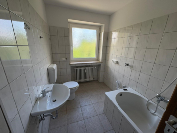 Badezimmer - 2-Zimmer-Wohnung in Selb Plößberg – 2. OG – sofort bezugsfrei