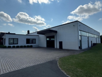 Lager-/Produktionshalle mit Büroanbau in Hof/Jägersruh, 95028 Hof / Jägersruh, Halle