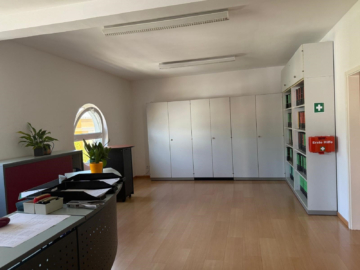 Bild - Exklusive Gewerbeimmobilie in Top-Lage – Verkaufs-/Büroflächen & Betriebswohnung – modern & hell, architektonisch wertvoll