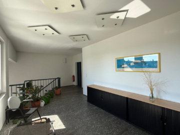 Bild - Exklusive Gewerbeimmobilie in Top-Lage – Verkaufs-/Büroflächen & Betriebswohnung – modern & hell, architektonisch wertvoll