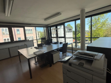 Bild - Exklusive Gewerbeimmobilie in Top-Lage – Verkaufs-/Büroflächen & Betriebswohnung – modern & hell, architektonisch wertvoll