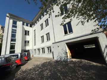 Rückwärtige Ansicht - Exklusive Gewerbeimmobilie in Top-Lage – Verkaufs-/Büroflächen & Betriebswohnung – modern & hell, architektonisch wertvoll