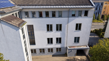 Drohnenaufnahme bearbeitet - Moderne Gewerbeimmobilie mit hellen Verkaufs-/Büroflächen in Top-Lage – Betriebswohnung inklusive!