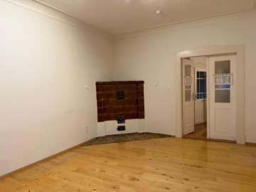 Kamin - Zentrumsnahe 5-Zimmer-Wohnung (3. OG) in Hof – Süd-Balkon, Kellerabteil & Dachboden – ideal für WGs