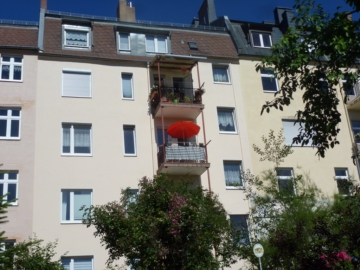 Zentrumsnahe 5-Zimmer-Wohnung (3. OG) in Hof – Süd-Balkon, Kellerabteil & Dachboden – ideal für WGs, 95028 Hof, Etagenwohnung