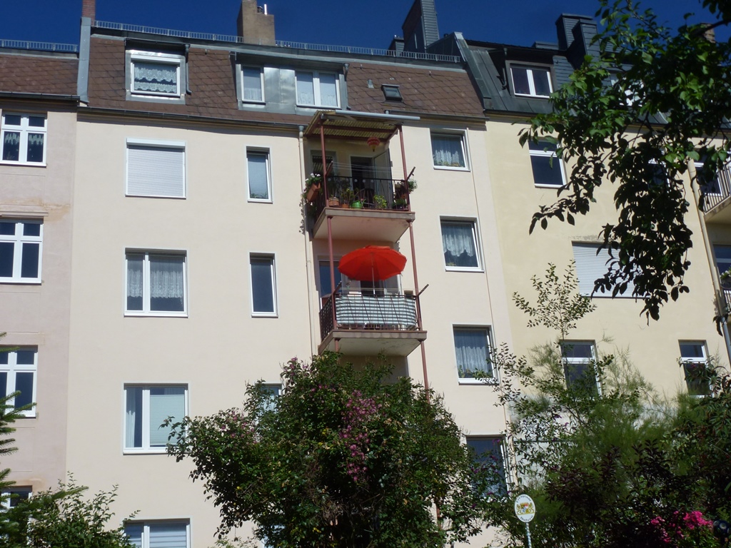 Rückansicht - Zentrumsnahe 5-Zimmer-Wohnung (3. OG) in Hof – Süd-Balkon, Kellerabteil & Dachboden – ideal für WGs