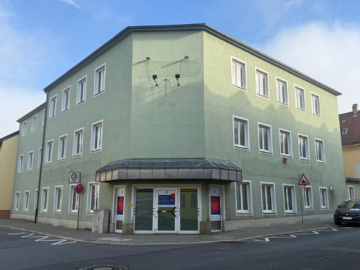 Zentrale Gewerbeimmobilie in Rehau – 857 m² mit Entwicklungspotenzial mit Innenhof und Stellplätzen, 95111 Rehau, Bürohaus