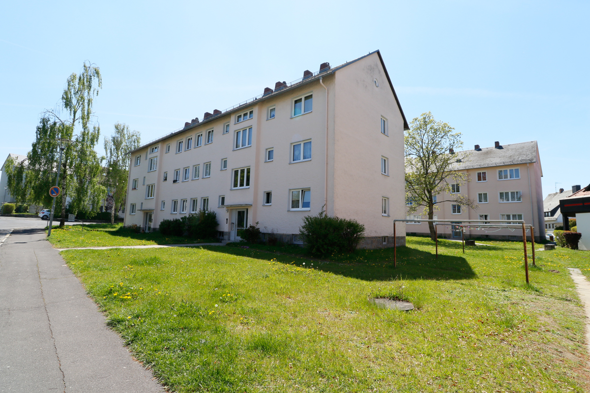 Titelbild - Zur Kapitalanlage: Attraktive Wohnanlage mit 5 MFH in Selb – 36 Wohnungen – 3.999 m² Grundstück