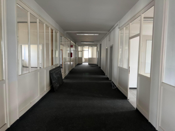 Ehemaliges Bürogebäude (ca. 500 m²) – ideal als Lagerfläche – teilbar dank 2 separaten Eingängen, 95028 Hof, Lagerfläche