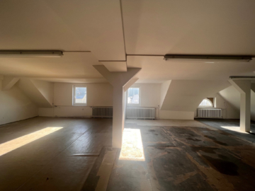 Dachgeschoss - Sehr gepflegte Gewerbeimmobilie für Produktion/Lager/Büro – Gesamtgewerbefl. ca. 3.522 m² – Grst. 10.364 m²