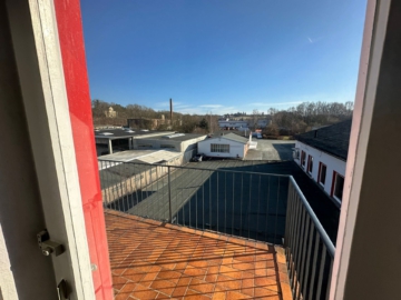 Balkon - Moderne 3-Zimmer-Wohnung (ca. 100 m²) mit neuer Einbauküche in Hof