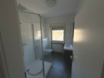 Badezimmer - Moderne 3-Zimmer-Wohnung (ca. 100 m²) mit neuer Einbauküche in Hof