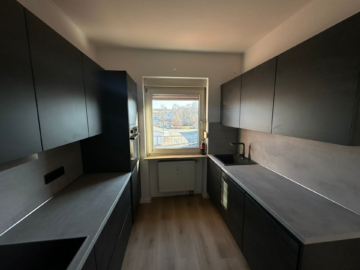 Küche - Moderne 3-Zimmer-Wohnung (ca. 100 m²) mit neuer Einbauküche in Hof