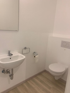 WC - Modern & zeitlos: Kleine Ladeneinheit in der Hofer Ludwigstraße (ca. 41 m²) – gute Werbemöglichkeiten