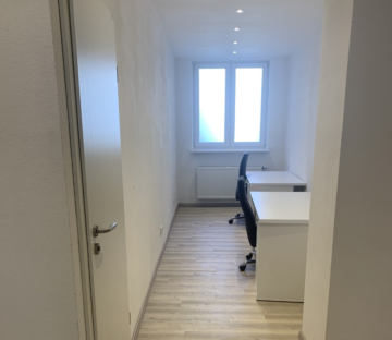 Bild - Modern & zeitlos: Kleine Ladeneinheit in der Hofer Ludwigstraße (ca. 41 m²) – gute Werbemöglichkeiten