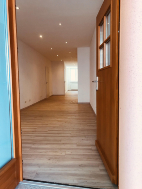 Eingang - Modern & zeitlos: Kleine Ladeneinheit in der Hofer Ludwigstraße (ca. 41 m²) – gute Werbemöglichkeiten