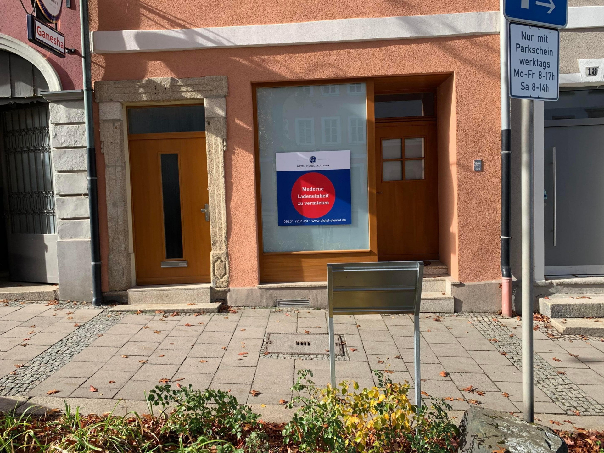 Titelbild - Modern & zeitlos: Kleine Ladeneinheit in der Hofer Ludwigstraße (ca. 41 m²) – gute Werbemöglichkeiten