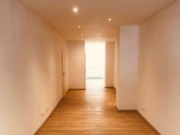 Modern & zeitlos: Kleine Ladeneinheit in der Hofer Ludwigstraße (ca. 41 m²) – gute Werbemöglichkeiten, 95028 Hof, Bürohaus