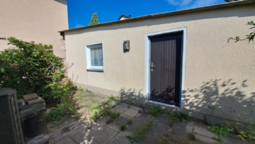 Seitenansicht Garage - Attraktives Einfamilienhaus in Rehau | ca. 174 m² Wfl./Nfl. | Grst. 820 m² | Doppelgarage | Balkon