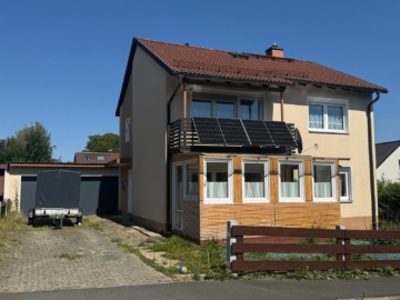 Bild - Attraktives Einfamilienhaus in Rehau | ca. 174 m² Wfl./Nfl. | Grst. 820 m² | Doppelgarage | Balkon