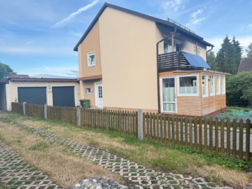 Bild - Attraktives Einfamilienhaus in Rehau | ca. 174 m² Wfl./Nfl. | Grst. 820 m² | Doppelgarage | Balkon