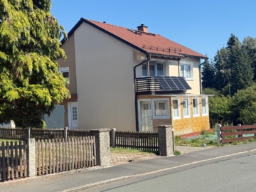 Bild - Attraktives Einfamilienhaus in Rehau | ca. 174 m² Wfl./Nfl. | Grst. 820 m² | Doppelgarage | Balkon