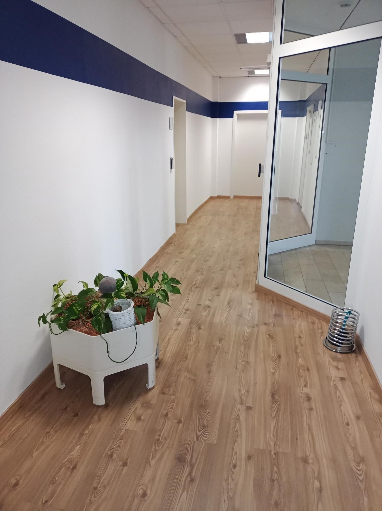 Gemeinschaftsflur - Gepflegte kleine Bürofläche ca. 90 m² aufgeteilt in 3 Räume – Schwarzenbach/Saale