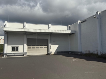 Außenansicht Anlieferung - Attraktive, barrierefreie Verkaufs-/Ladenfläche in Selb (Baumarkt mit Gartencenter bereits vorhanden)