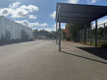 Zufahrt Anlieferzone - Attraktive, barrierefreie Verkaufs-/Ladenfläche in Selb (Baumarkt mit Gartencenter bereits vorhanden)