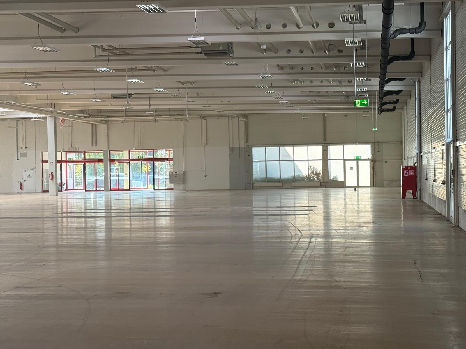 Verkaufsfläche - nicht abgetrennt - Attraktive, barrierefreie Verkaufs-/Ladenfläche in Selb (Baumarkt mit Gartencenter bereits vorhanden)