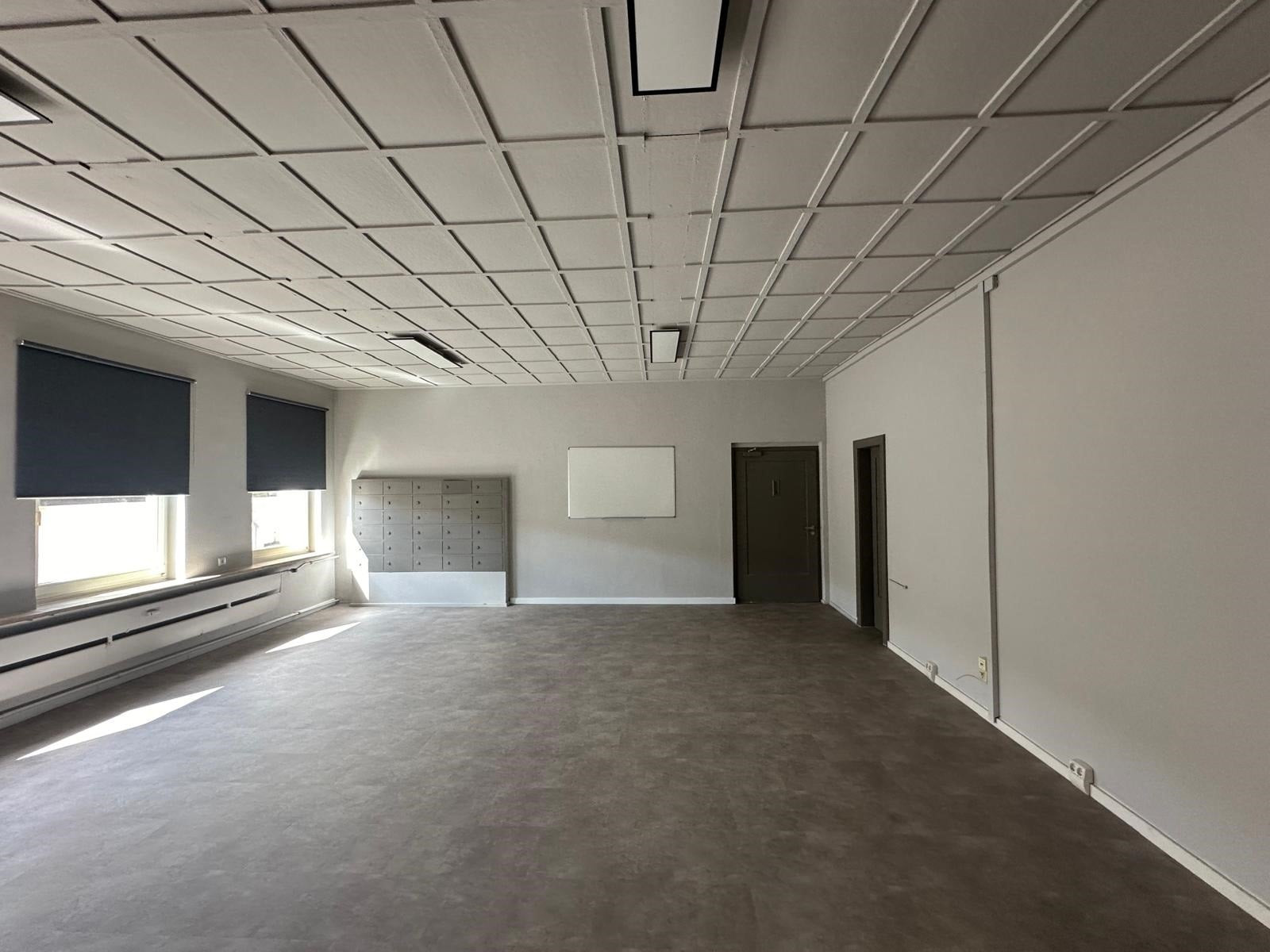 Bürofläche - Büroräume / Schulungs-/Gruppenräume in Hof – unweit des Freibades auf Gewerbeareal – renoviert