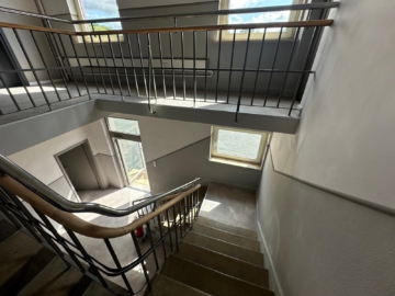 Treppenaufgang - Büroräume / Schulungs-/Gruppenräume in Hof – unweit des Freibades auf Gewerbeareal – renoviert