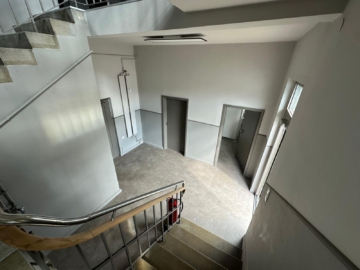 Treppenaufgang - Büroräume / Schulungs-/Gruppenräume in Hof – unweit des Freibades auf Gewerbeareal – renoviert