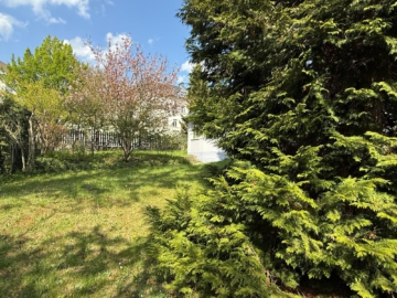 Grundstück - Garten - Attraktive Villa mit 2 separaten Wohnungen – großzügiger, parkähnlicher Garten, Garagenhof & Werkstatt