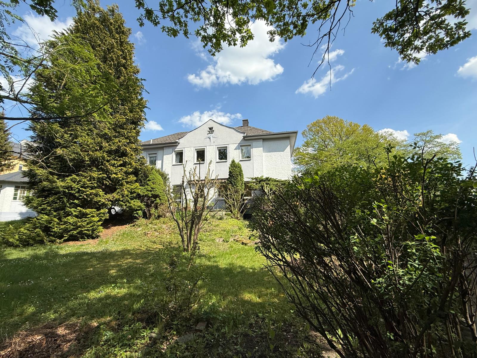 rückwärtige Ansicht - Attraktive Villa mit 2 separaten Wohnungen – großzügiger, parkähnlicher Garten, Garagenhof & Werkstatt