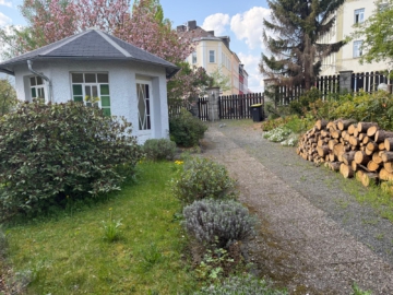 Gartenpavilion - Attraktive Villa mit 2 separaten Wohnungen – großzügiger, parkähnlicher Garten, Garagenhof & Werkstatt