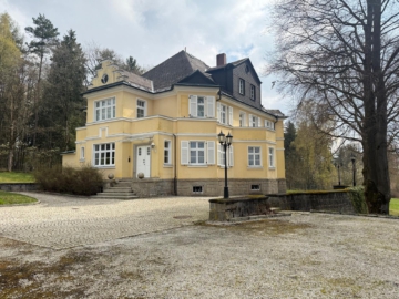 repräsentative Villa in Rehau für gewerbliche Anmietung – ca. 684 m² Gesamtnutzfläche – Grundstück ca. 3.300 m² – Praxis – Büro – Dienstleistung, 95111 Rehau, Bürohaus
