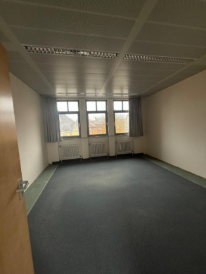 Bild - Gewerbeflächen in zentraler Lage – Gesamtfl. ca. 230 m² im 2. OG – barrierefrei mit Aufzug – Tiefgarage – gute Erreichbarkeit