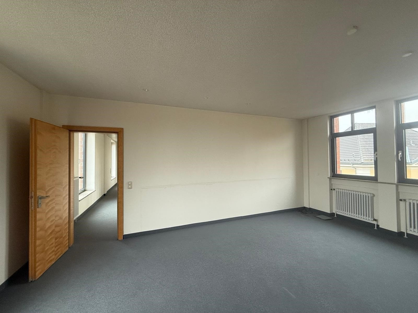 Titelbild - Gewerbeflächen in zentraler Lage – Gesamtfl. ca. 230 m² im 2. OG – barrierefrei mit Aufzug – Tiefgarage – gute Erreichbarkeit