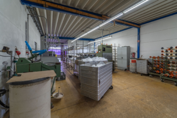 Bild - Gewerbeimmobilie mit Produktionshalle und PV-Anlage in Oelsnitz – Gesamtfl. ca. 1.570 m²