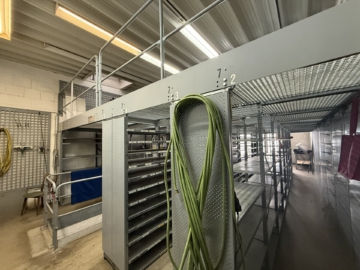 Bild - Sofort bezugsbereit: gepflegtes ehem. Autohaus mit Ausstellungsfläche, Werkstatt, Lager & Parkplätzen