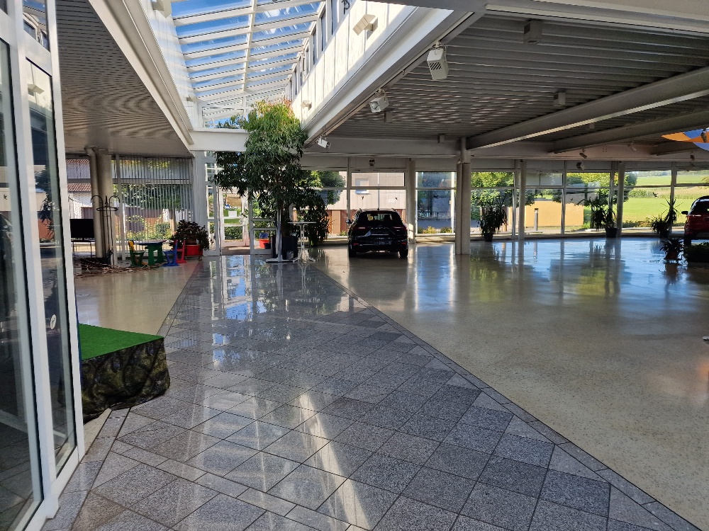 Innenansicht - Top‑Gewerbeobjekt für Kfz‑Betriebe: Bezugsfertig, voll ausgestattet, optimal gelegen – mit Parkplätzen